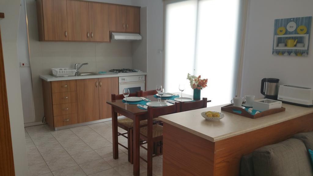 Paphos Ocean Blue Apartments מראה חיצוני תמונה