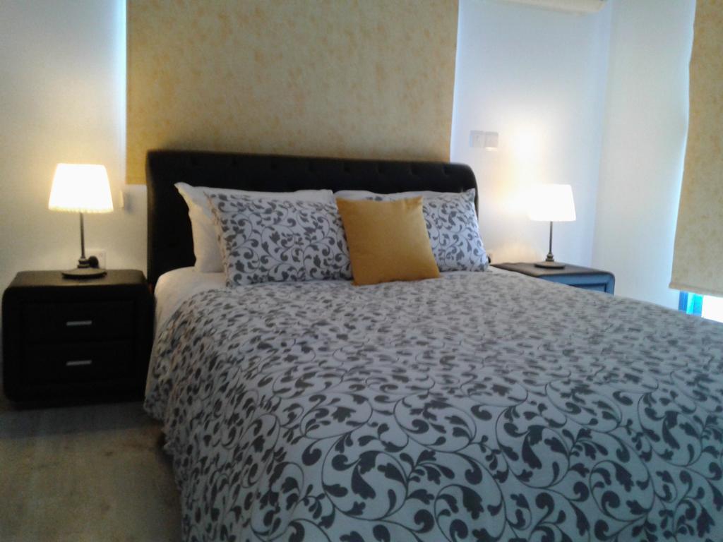 Paphos Ocean Blue Apartments מראה חיצוני תמונה